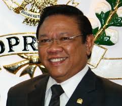 This fella, Agung Laksono, an Indonesian Minister, accused Singapore of acting “like a child” over acrid smog from forest fires in Sumatra, according to ... - 1-Agung-Laksono_zps38bdc70e