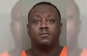 ¡Alerta en Clarksville! Roban banco dentro de Walmart en Sango