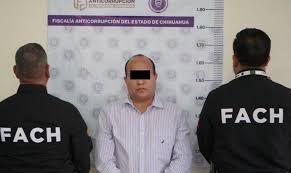 A proceso en libertad juez de Parral que benefició a su amigo