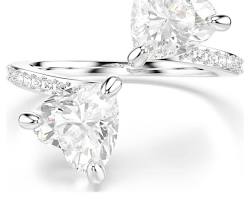 anello Swarovski Mesmera cristalli tagli misti, generata con l'AI