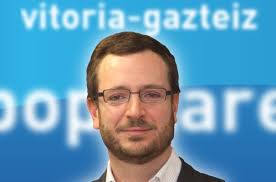 Javier Maroto, el nuevo alcalde de Vitoria, me está sorprendiendo positivamente. Está siendo rápido en sus decisiones y bastante efectivo, poniendo el cargo ... - javier_maroto
