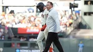 Casey Schmitt sustains apparent injury, limps off field in Giants-Brewers game
