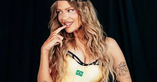 Luísa Sonza esquece sutiã na casa de Mariah Carey: "A moça me ligou"