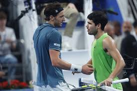 Alcaraz sufre con Rinderknech pero avanza en su debut en el Abierto de Qatar