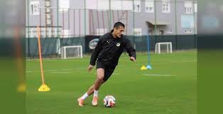 Alanyaspor's Coach Gets a Surprise Birthday Celebration Amidst Galatasaray Match Preparations