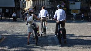 Après les trottinettes électriques, le casque sera-t-il bientôt obligatoire pour tous à vélo ? — franceinfo