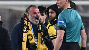 Scandal în Grecia la AEK - Olympiacos, cu Răzvan Marin decisiv. Patronul a intrat pe teren