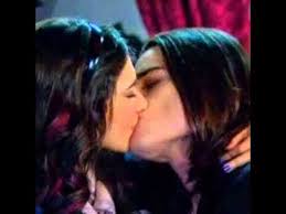 R&eacute;sultat de recherche d'images pour "dessin chica vampiro"