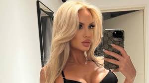 Luciana Salazar Enciende Instagram: Look Cowgirl Explosivo en Show de Oasis