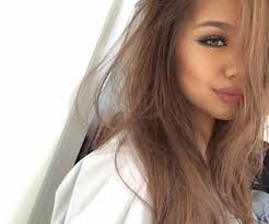 Résultat de recherche d'images pour "tres jolie bimbo"