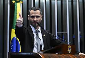 A trombada entre Cleitinho e presidente do Republicanos que alimenta a indefinição em Minas Gerais