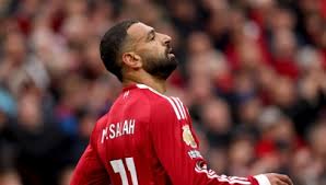أسطورة مانشستر يونايتد يدافع عن محمد صلاح ضد مطالب الاستبعاد