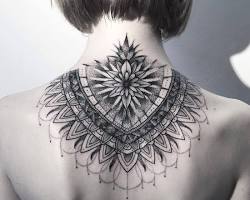 Image de Mandala neck tattoo women