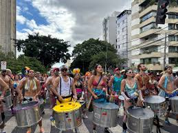 VÍDEO: Bloco Juventude Bronzeada embala foliões em Belo Horizonte