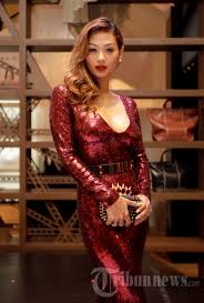 Hasil gambar untuk bugil telanjang NAJWA SHIHAB indonesia presenter tv