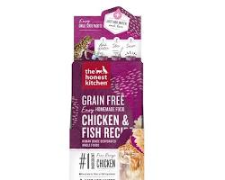 Cat food with chicken and fishの画像