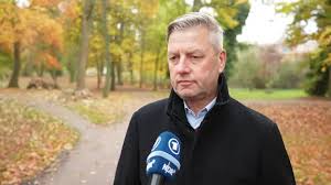 CDU-Politiker tritt nach 44 Jahren aus Partei aus - aus diesem Grund — NDR.de