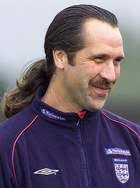 David_seaman_1 Former Arsenal and England goalkeeper David Seaman is finally chopping off his famous ponytail. Phew! The notorious appendage will be lopped ... - david_seaman_1