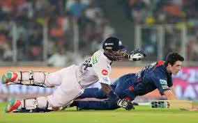 IPL 2025: Sherfane Rutherford collides with Will O’Rourke in GT-LSG tie