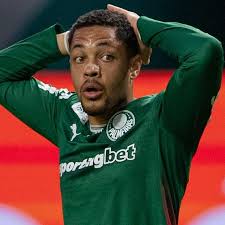 Vitor Roque vive jejum de 12 jogos e reencontra 1ª vítima no Palmeiras