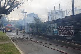 🔥 Porto Alegre em Alerta! Incêndio Gigante Atinge Obra em Petrópolis - Imagen principal del artículo