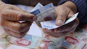 Claudia Sheinbaum le deposita $9,582.47 y aguinaldo a miles de adultos mayores con credencial INAPAM en 2026: requisitos y cómo registrarse