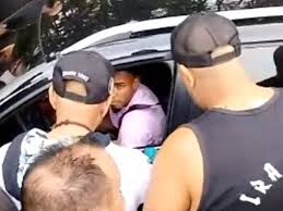 Organizadas do Vasco cobram jogadores na porta do CT: 'Pede para sair'
