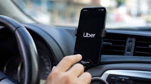 Uber anuncia demissões após chegada de nova presidente