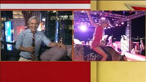 Anderson loses it while CNN reporter rides mechanical bull