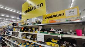 [PHOTOS] Un Walmart liquide la moitié de ses rayons à 50% avant sa fermeture