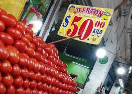¿Por qué está caro el jitomate? Sheinbaum envía a Hacienda a revisar precios en mercados