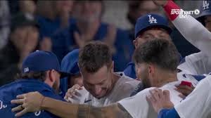 Kyle Tucker walks it off to complete Dodgers' comeback