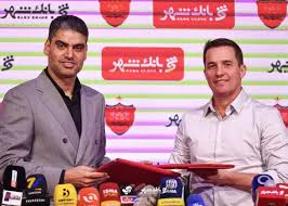 سرمربی بعدی پرسپولیس روی سکوها (عکس)