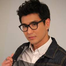 Name: 陳展鵬 / Ruco Chan Chin Pang Profession: Actor and singer. Birthdate: 1977-Jan-14. Birthplace: Hong Kong Height: 180cm. Weight: 68kg - 553675_432760546811981_269988710_n