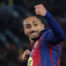 Flick diz que Raphinha está recuperado de lesão na coxa que o tirou de 3 jogos do Barcelona