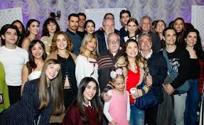 TelevisaUnivision inicia las grabaciones de la nueva telenovela Somos Familia