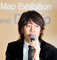 Pop singer Kim Jang-hoon said he will make an additional donation of W100 million (US$1=W1,133) each to Yuji Hosaka, a Japanese professor at Sejong ... - 2010030900510_0