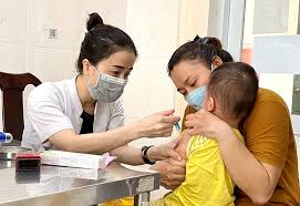 TP. Hồ Chí Minh đã tiêm hơn 3.000 mũi vaccine sởi cho trẻ 6 - 9 tháng tuổi