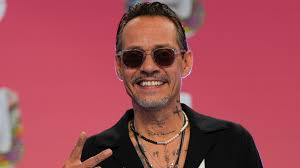 Marc Anthony muestra su lado más tierno como padre paseando a su pequeña hija Myla