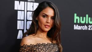 Eiza González presume de su cuerpo trabajado en los gimnasios