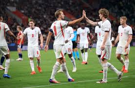 Gordon y Kane iluminan a los 'Three Lions' en Praga