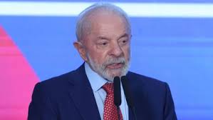 Lula afaga militância, mas cobra programa "factível" do PT para 2026