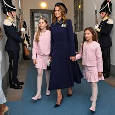 Prinzessin Leonore & Prinzessin Adrienne: Mini-Royals stehlen Carl Gustaf an seinem 80. Geburtstag die Show