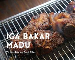 Kuliner iga solo Iga Bakar Madu at Warung Iga Bakar Mbah Rigan Solo, glistening with honey glaze.