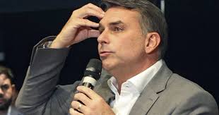 Um surpreendente ‘cabo eleitoral’ para Flávio Bolsonaro na disputa contra Lula