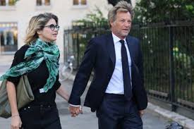 Alice Taglioni soutenue par Laurent Delahousse aux obsèques du producteur Nicolas Altmayer — parismatch.com