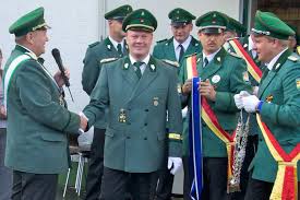 AlfenWeb » Stolz legte Oberst Josef Drüke seinem neuen König die ... - Ticker-2011-06-18-109