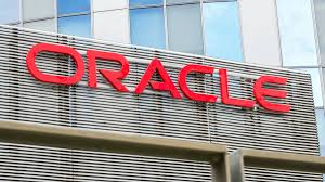 Oracle's Debt Risk: Is the AI Bet Becoming Too Big for Investors?