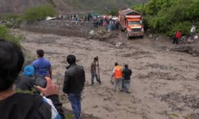 Resultado de imagen para FOTOS CARRETERAS INCOMUNICADAS POR HUAYCOS