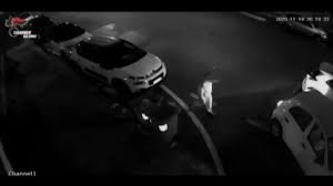 Così a Salerno rubano borse e zaini dalle macchine fingendo di chiedere informazioni agli automobilisti